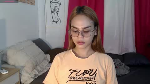 Snapshot of superhotvaleria chatting on September 15, 7:30 am Im val online show from September 15, 7:30 am