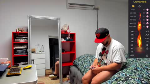 Snapshot of supermanboyxxl chatting on December 6, 10:38 am supermanboyxxl online show from December 6, 10:38 am