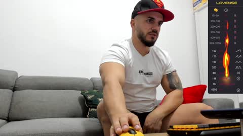 Snapshot of supermanboyxxl chatting on December 28, 1:50 am supermanboyxxl online show from December 28, 1:50 am