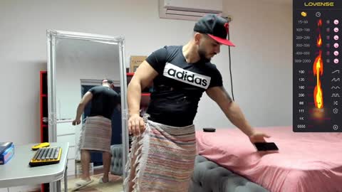 Snapshot of supermanboyxxl chatting on January 24, 3:54 am supermanboyxxl online show from January 24, 3:54 am