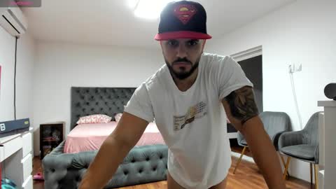 Snapshot of supermanboyxxl chatting on November 12, 6:03 am supermanboyxxl online show from November 12, 6:03 am