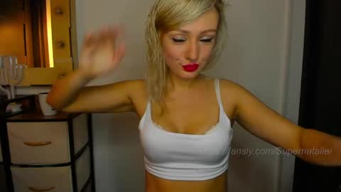 Snapshot of supernatalie chatting on May 5, 10:40 pm Natalie online show from May 5, 10:40 pm