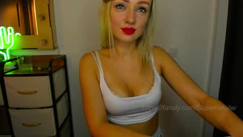 Snapshot of supernatalie chatting on May 8, 10:37 pm Natalie online show from May 8, 10:37 pm