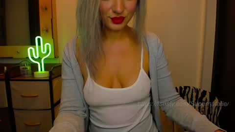 Snapshot of supernatalie chatting on July 4, 12:17 am Natalie online show from July 4, 12:17 am
