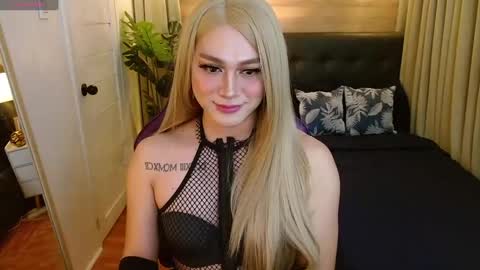 Snapshot of supreme_deity chatting on March 3, 11:22 am DIANNA online show from March 3, 11:22 am