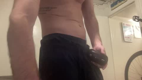 Snapshot of surfer6912 chatting on February 11, 2:49 am HungHank online show from February 11, 2:49 am