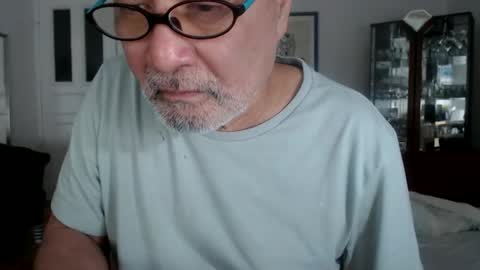 surfer818 online show from March 7, 12:34 pm