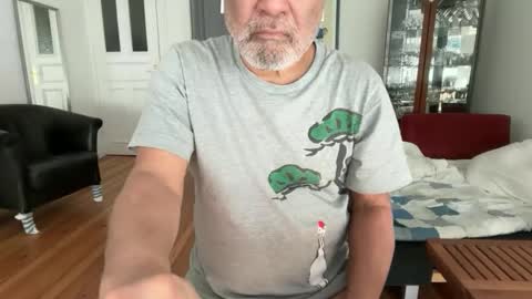 surfer818 online show from February 19, 12:12 pm