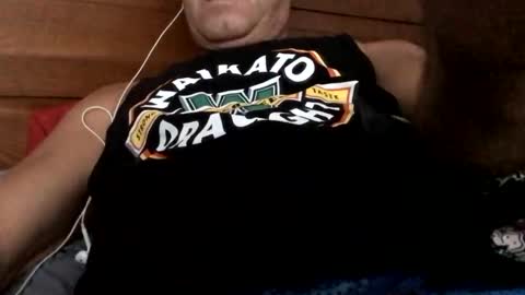 Snapshot of surfrguy0077 chatting on March 10, 1:01 am surfrguy0077 online show from March 10, 1:01 am