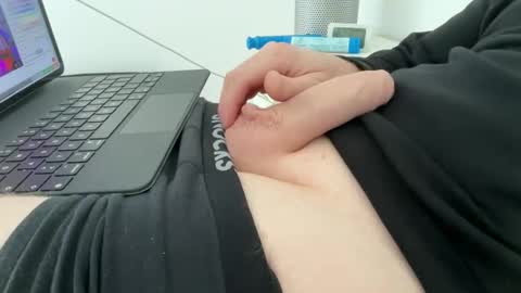 Snapshot of surfstar81 chatting on September 10, 9:20 am surfstar81 online show from September 10, 9:20 am