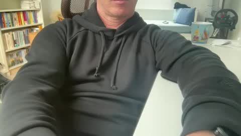 Snapshot of surfstar81 chatting on September 30, 9:47 am surfstar81 online show from September 30, 9:47 am