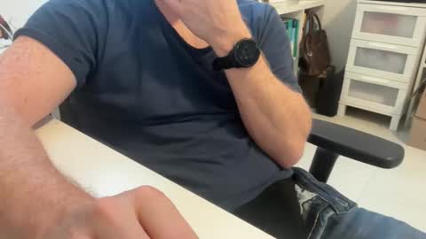 Snapshot of surfstar81 chatting on October 27, 7:12 am surfstar81 online show from October 27, 7:12 am