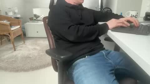 Snapshot of surfstar81 chatting on December 4, 10:13 am surfstar81 online show from December 4, 10:13 am