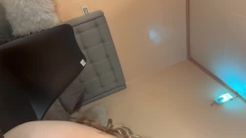 Snapshot of surprisecockmia chatting on February 14, 2:54 pm Mia online show from February 14, 2:54 pm