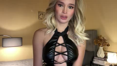 Snapshot of surprisecockmia chatting on November 7, 7:30 am Mia online show from November 7, 7:30 am