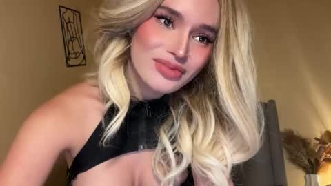 Snapshot of surprisecockmia chatting on November 13, 7:57 pm Mia online show from November 13, 7:57 pm