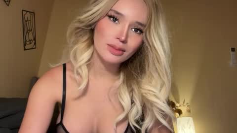 Snapshot of surprisecockmia chatting on November 17, 5:13 am Mia online show from November 17, 5:13 am