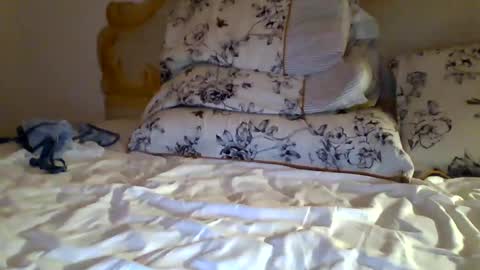 Snapshot of surrogate_play chatting on January 1, 8:26 pm surrogate_play online show from January 1, 8:26 pm