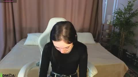 Annie online show from April 28, 1:15 am