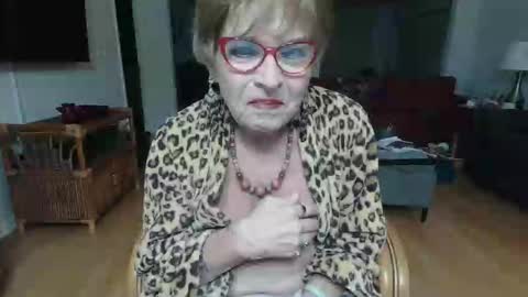 Snapshot of susanandlisa chatting on December 14, 10:47 pm sexualsusan online show from December 14, 10:47 pm