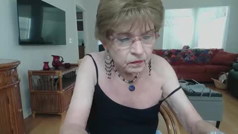 sexualsusan online show from April 16, 8:20 pm