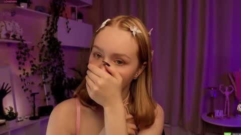 Snapshot of susanneguitian chatting on December 5, 8:05 pm Hot exclusive photos 10 for joining to my fanclub online show from December 5, 8:05 pm