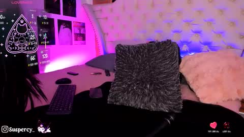 Snapshot of susanpercy chatting on December 1, 6:02 pm Val Help me get to 100 thumbs up online show from December 1, 6:02 pm