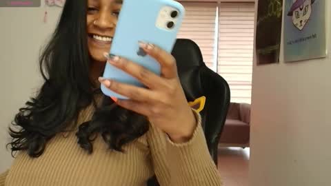 Snapshot of susanrhodes_ chatting on October 12, 11:31 am Susan Rhodes online show from October 12, 11:31 am