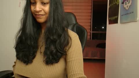 Snapshot of susanrhodes_ chatting on October 18, 6:26 am Susan Rhodes online show from October 18, 6:26 am