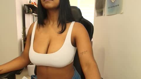 Snapshot of susanrhodes_ chatting on November 23, 1:00 pm Susan Rhodes online show from November 23, 1:00 pm