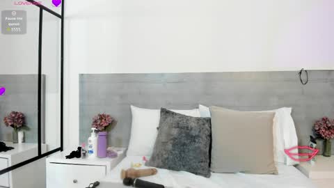 susanthomass online show from June 7, 3:21 am