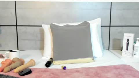 susanthomass online show from July 3, 7:42 pm