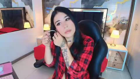 susanvilla online show from July 18, 7:39 pm