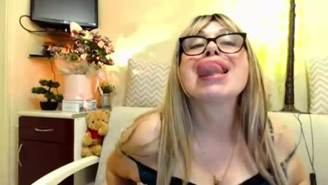SusiexNoreen online show from June 18, 12:00 am
