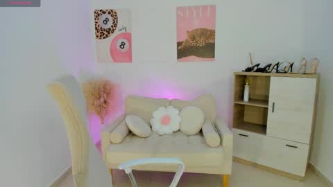 Snapshot of sussan_monroe chatting on May 31, 7:04 pm Sussan Monroe online show from May 31, 7:04 pm