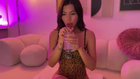 Snapshot of sussanf_ chatting on May 27, 11:46 pm Susy online show from May 27, 11:46 pm