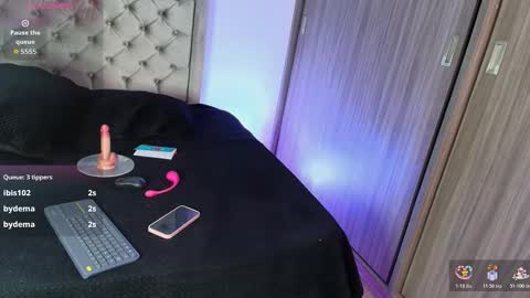 Andrea online show from February 10, 8:57 pm