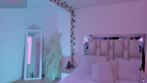 sussy_bell_ online show from April 20, 9:27 pm