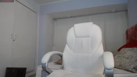 Snapshot of sussy_leon chatting on December 12, 4:43 pm sussy leon online show from December 12, 4:43 pm