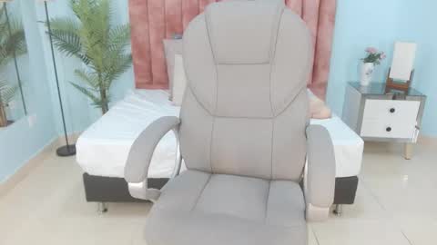 Snapshot of sussy_leon chatting on November 20, 3:50 am sussy leon online show from November 20, 3:50 am