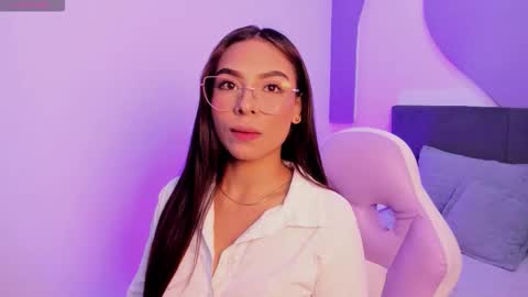 Snapshot of sussy_sweet4u chatting on November 6, 8:48 am sussy_sweet4u online show from November 6, 8:48 am