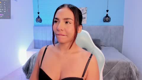 sussy_sweet4u online show from August 1, 9:41 am