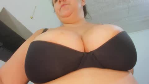 Snapshot of susy_bigboobss chatting on May 20, 11:00 pm susy bigboobss online show from May 20, 11:00 pm