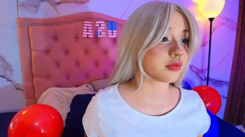 suxan_white online show from July 4, 8:37 pm