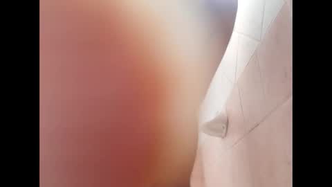 Snapshot of suxc69 chatting on April 24, 8:39 am sexindi007 online show from April 24, 8:39 am