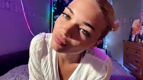 Stacy online show from August 4, 10:23 pm