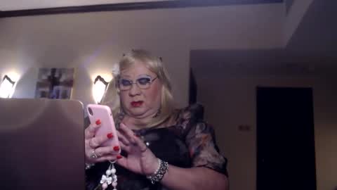 Snapshot of suzannebanci chatting on December 20, 2:49 pm My name is Sissy or more fully Suzanna Aprilia Maria Mariquita Catarina Chinita Banci. Soy una puta - que chimba ladybug online show from December 20, 2:49 pm