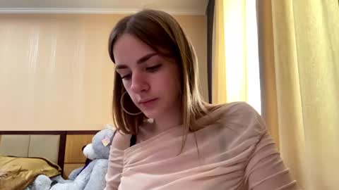 Snapshot of suzannetigerino chatting on June 13, 11:30 am Emila online show from June 13, 11:30 am
