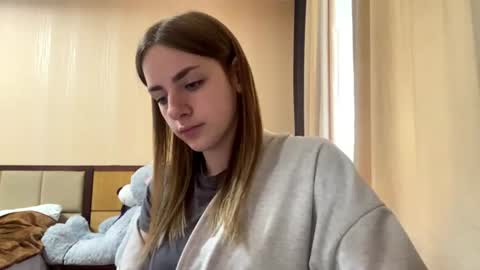 Snapshot of suzannetigerino chatting on June 14, 11:45 am Emila online show from June 14, 11:45 am