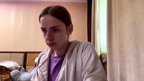 Snapshot of suzannetigerino chatting on June 15, 7:32 am Emila online show from June 15, 7:32 am